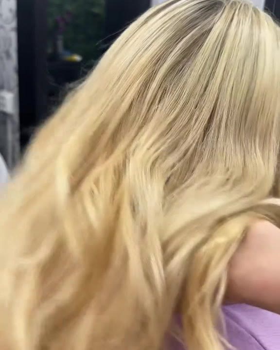 Detalle de extensiones micro rings en Jenny de la Cruz Peluqueros