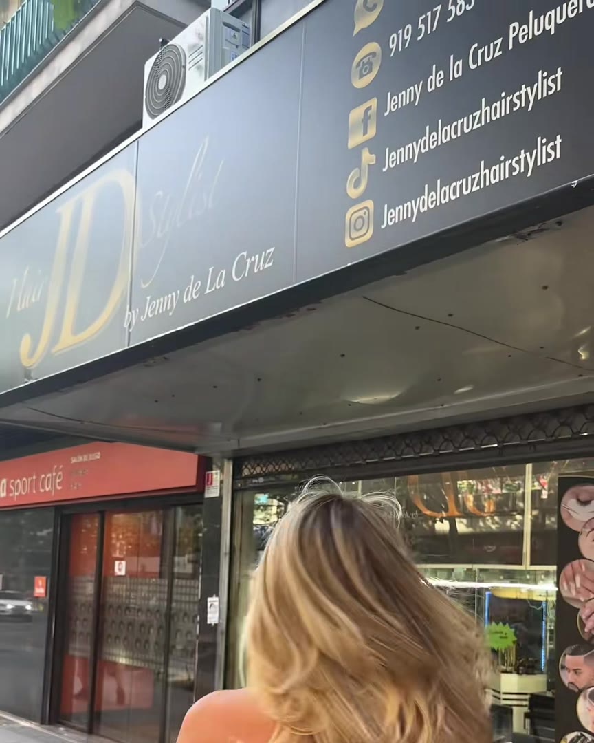 Fachada del salón Jenny de la Cruz Peluqueros JD Style en Ciudad Lineal Madrid